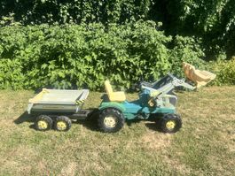 Traktor John Deere mit Anhänger 