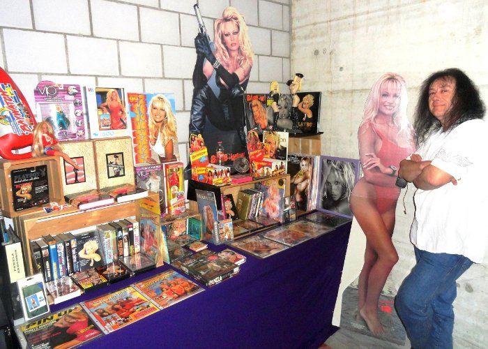 Statuette: A vendre: Collection Pamela Anderson – Nuovo e nell'imballaggio originale da La Chaux-de-Fonds venduto da kissman