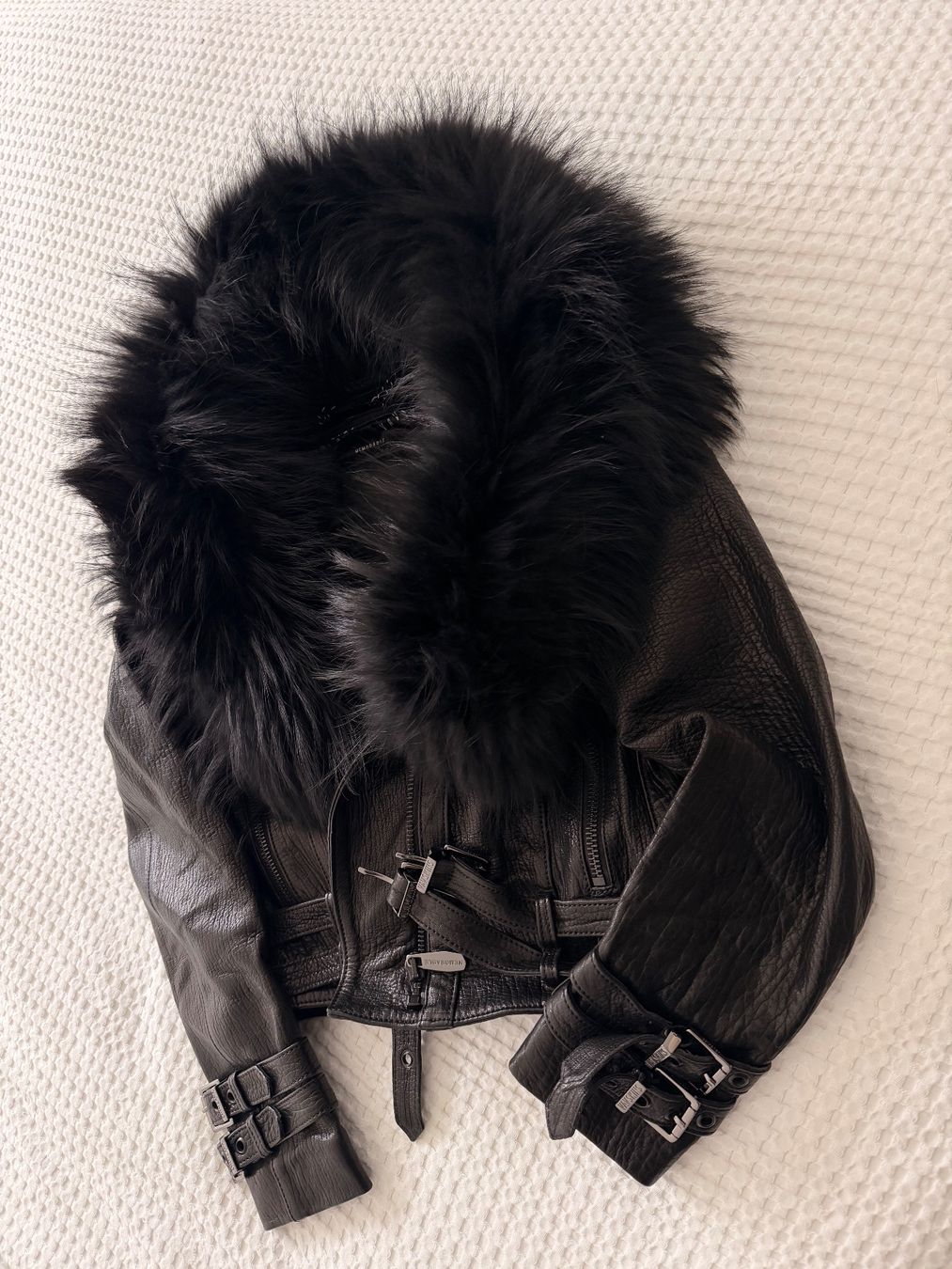 Giacche: Lederjacke mit Pelzkragen – Usato da St. Margrethen SG venduto da shayluxuryfashion1 1