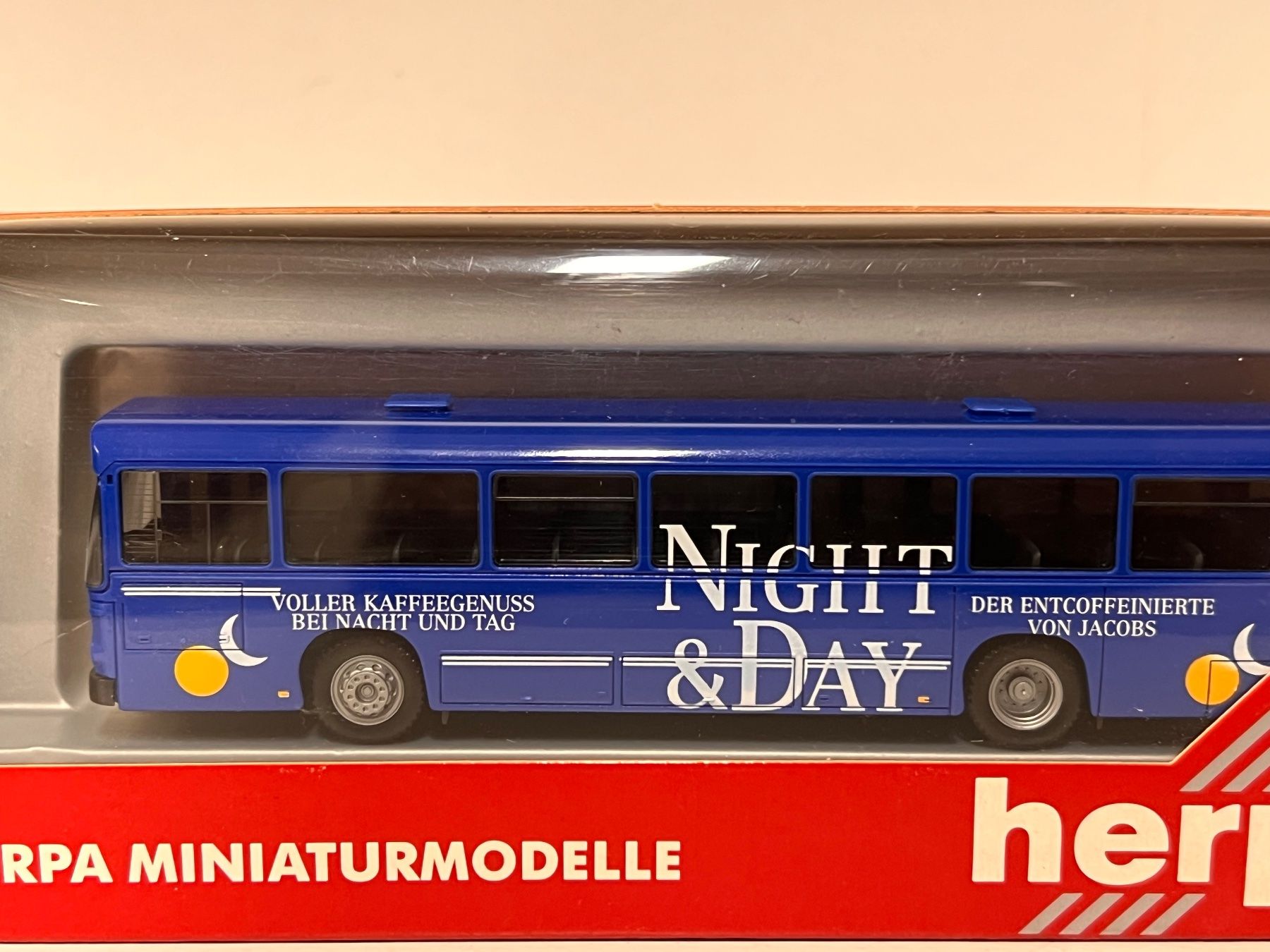 Herpa Modellini di ferrovie: Herpa 141383 Night & Day Jacobs – Nuovo e nell'imballaggio originale da Geroldswil venduto da TopTrain54 1