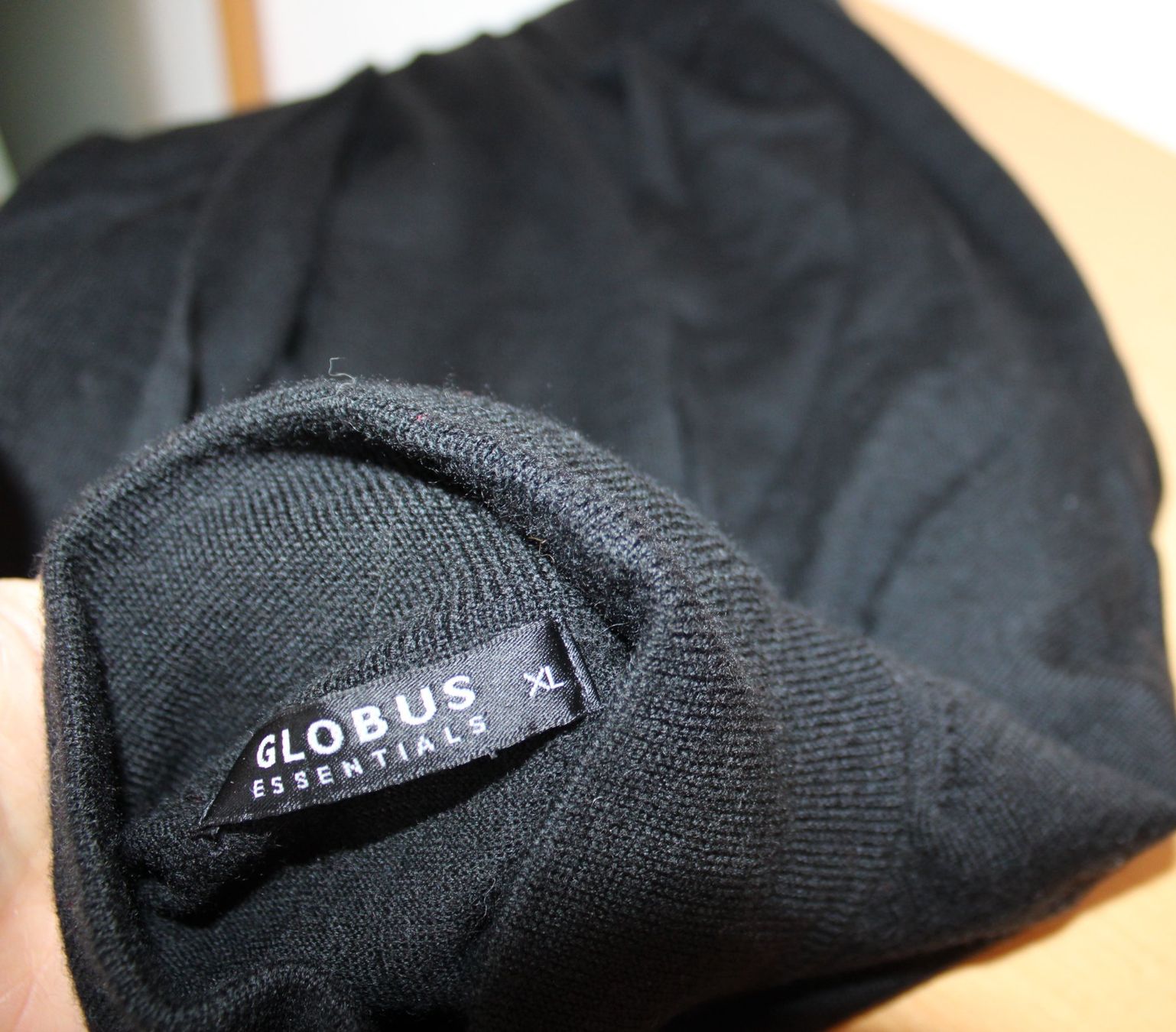 Globus Pullover & Sweatshirts: Pullover von *ESSENTIAL Globus* – Gebraucht aus Schaan von antikes_und_kurioses 4