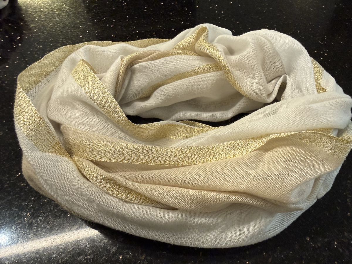 Foulard & Sciarpe: Loop Schal mit Gold Details, Top Zustand! – Usato da Lyss venduto da Sibella56