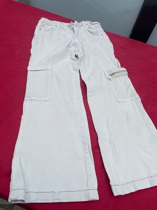 Zara Hosen: Mädchen Jeans Cargo beige Zara 140 – Neu (gemäss Beschreibung) aus Bergdietikon von antovale