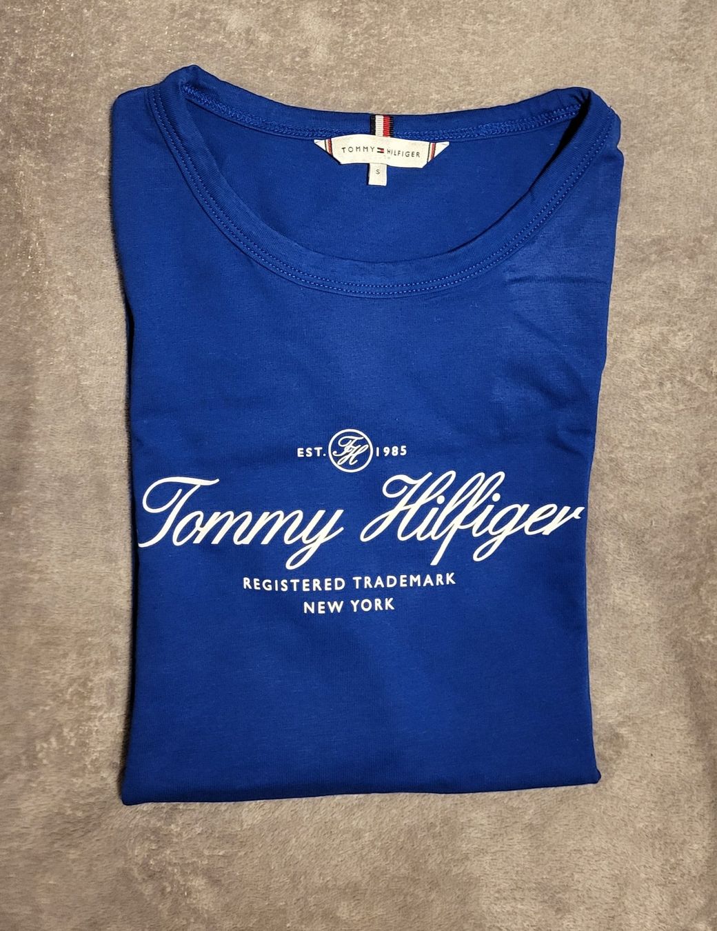 Tommy Hilfiger T-shirt: T-shirt Hilfiger – Nuovo (secondo la descrizione) da Genève venduto da Catherine020