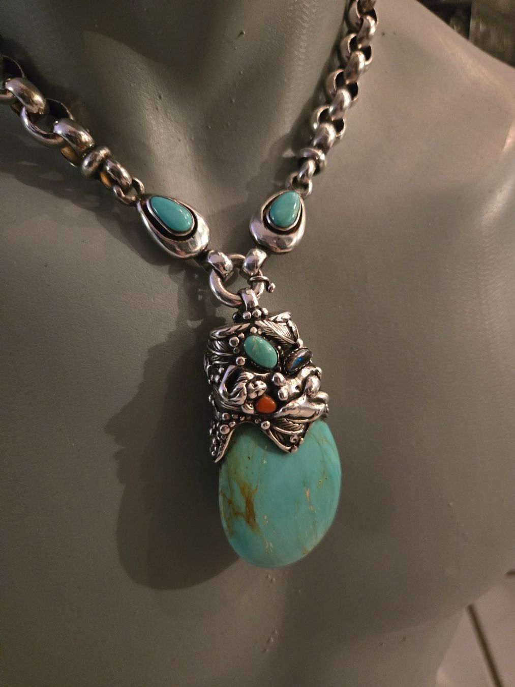Catenine: Wunderschoene massive Halskette mit türkis Anhänger,Opal neu – Nuovo (secondo la descrizione) da Fislisbach venduto da Eye-Arts 1