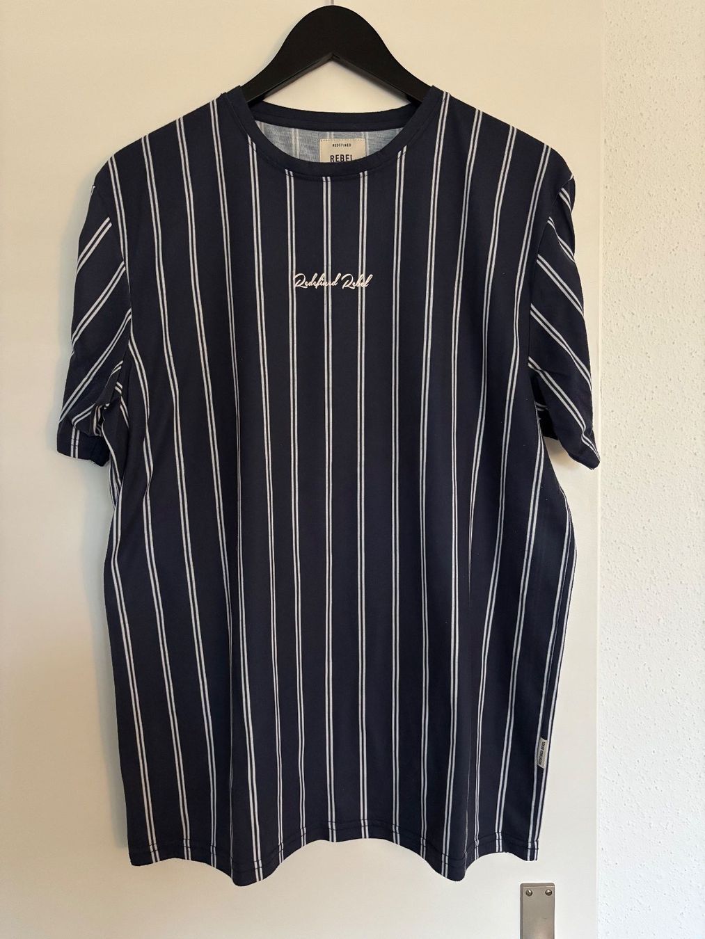 T-shirt: T-shirt Redefined Rebel – Usato da Nidau venduto da fra27