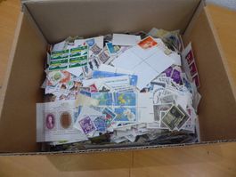 Gigantische Kiste voller Briefmarken ganze Welt saubere Ware
