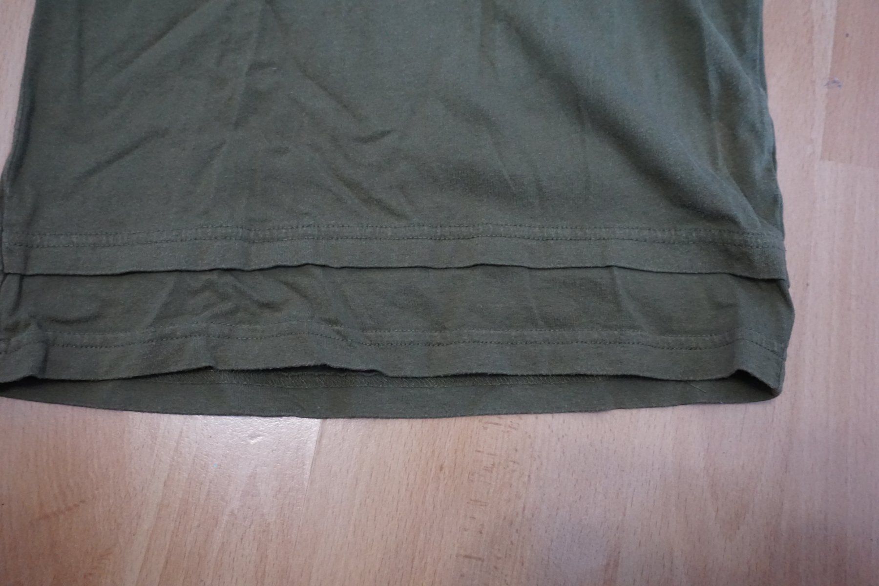Camicie, T-shirt & Polo: T-Shirt mit Kapuze Gr.122/128 – Usato da Zürich venduto da einalemjena 1