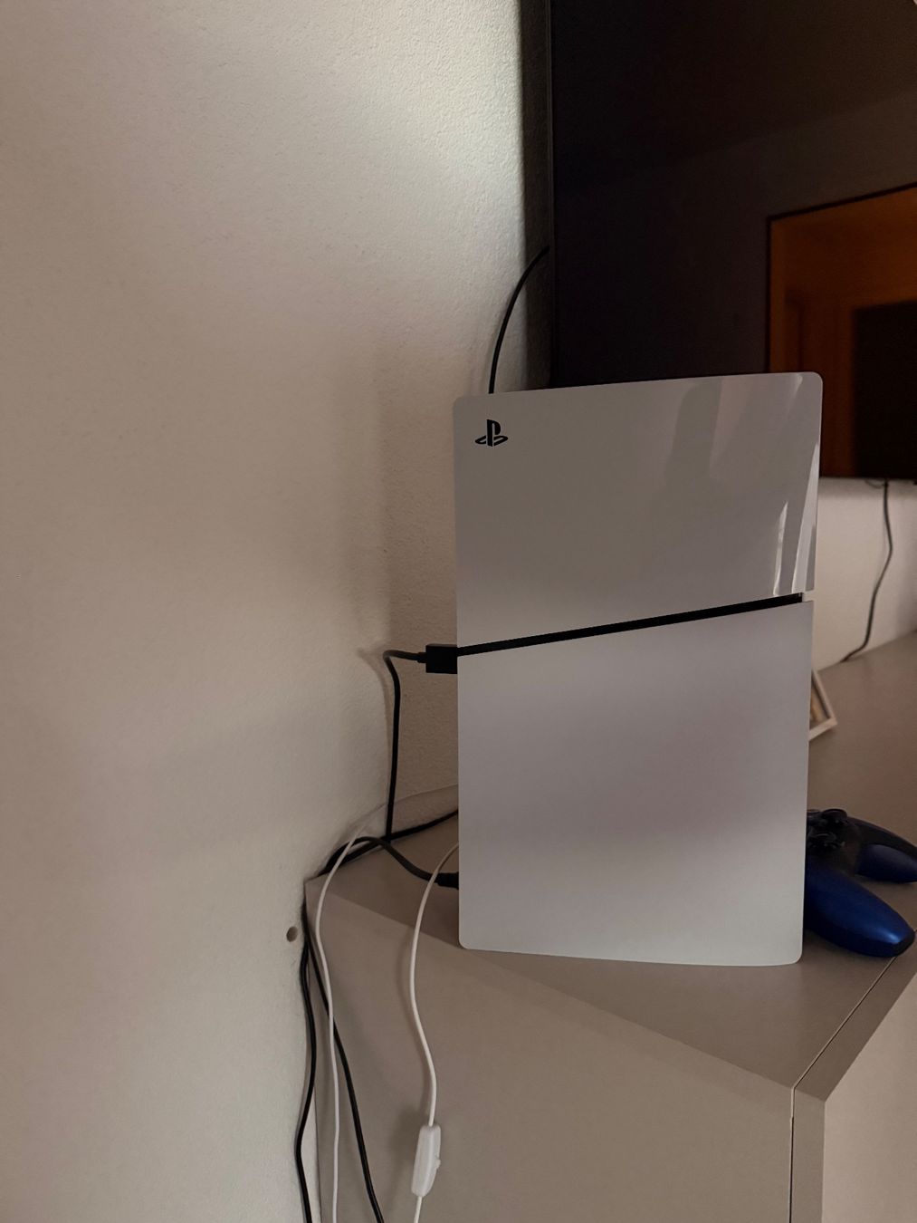 Sony Console: PlayStation 5 + Zwei Controller, Headset, Ladegerät – Usato da Wünnewil venduto da san_h9dv 4