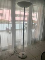Gebrauchte Stehlampe, dimmbar