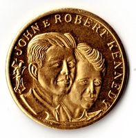 John E Robert Kennedy_Persönlichkeiten_Goldfarben