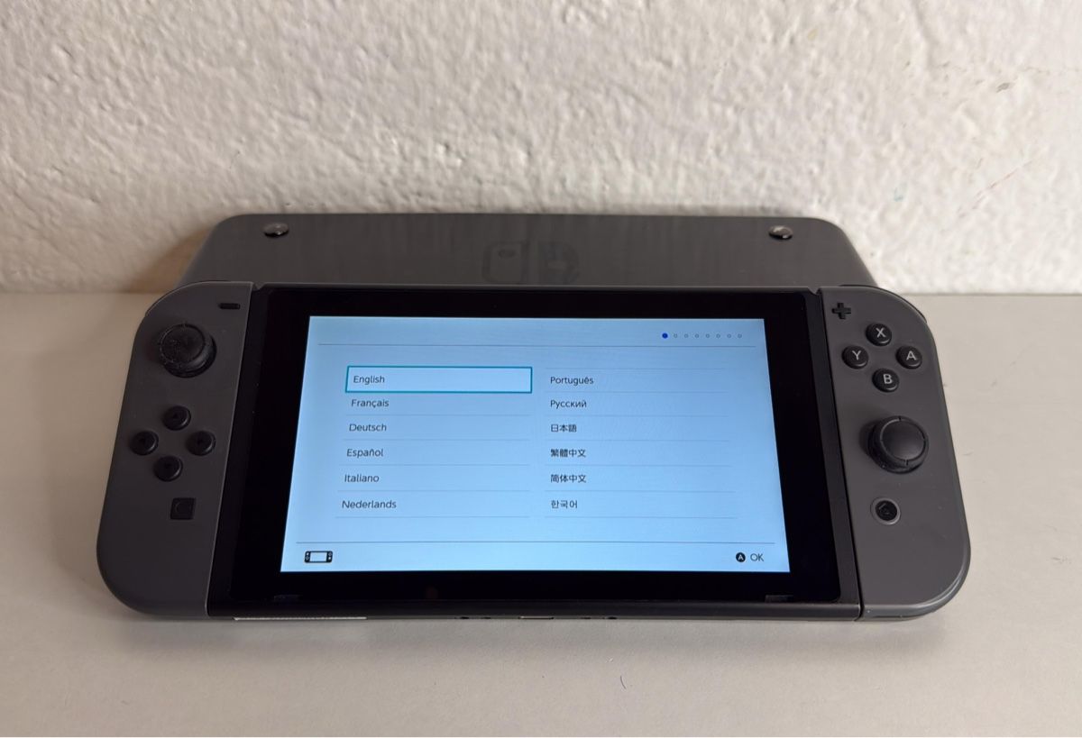 Nintendo Console: Nintendo Switch Console - Great for Summer Gaming! – Usato da Ehrendingen venduto da bubulence 1