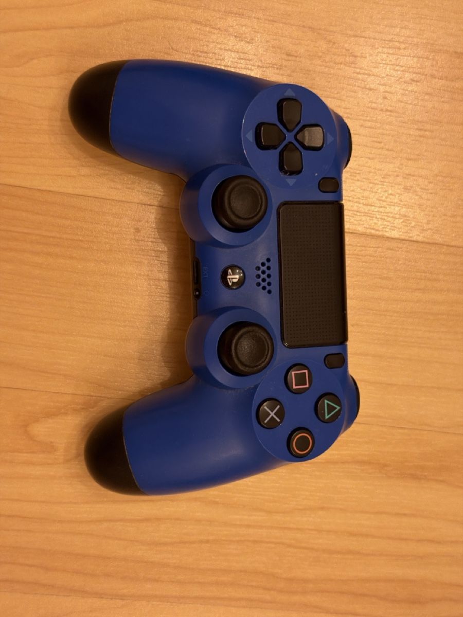 Sony Consoles: PS4 Pro with 4 Controllers and 5 games – D'occasion à Regensdorf par __Claudia_ 3