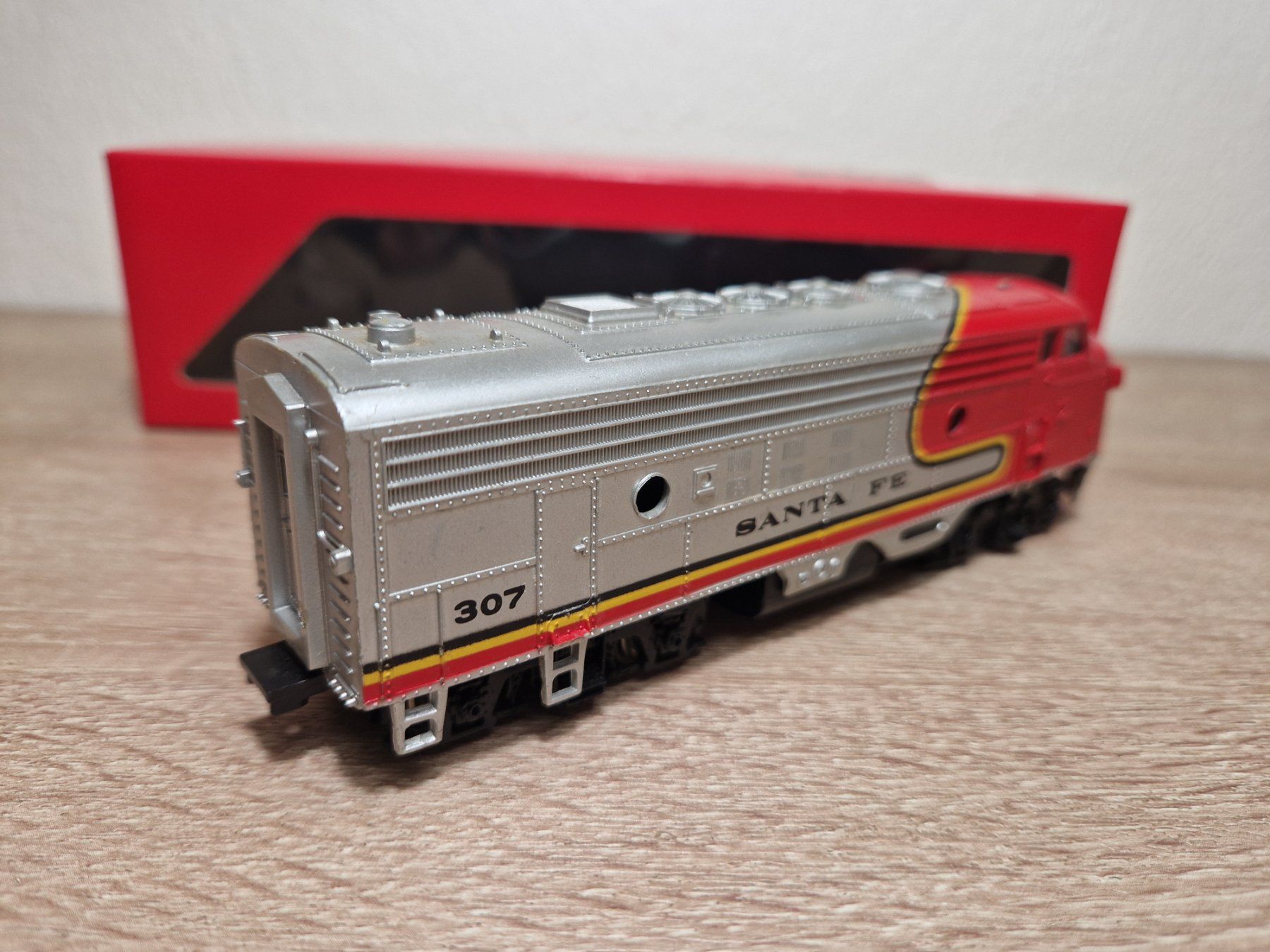Modellini di ferrovie: Bachmann Diesellok Santa Fe H0 – Usato da St-Aubin-Sauges venduto da tantome 3