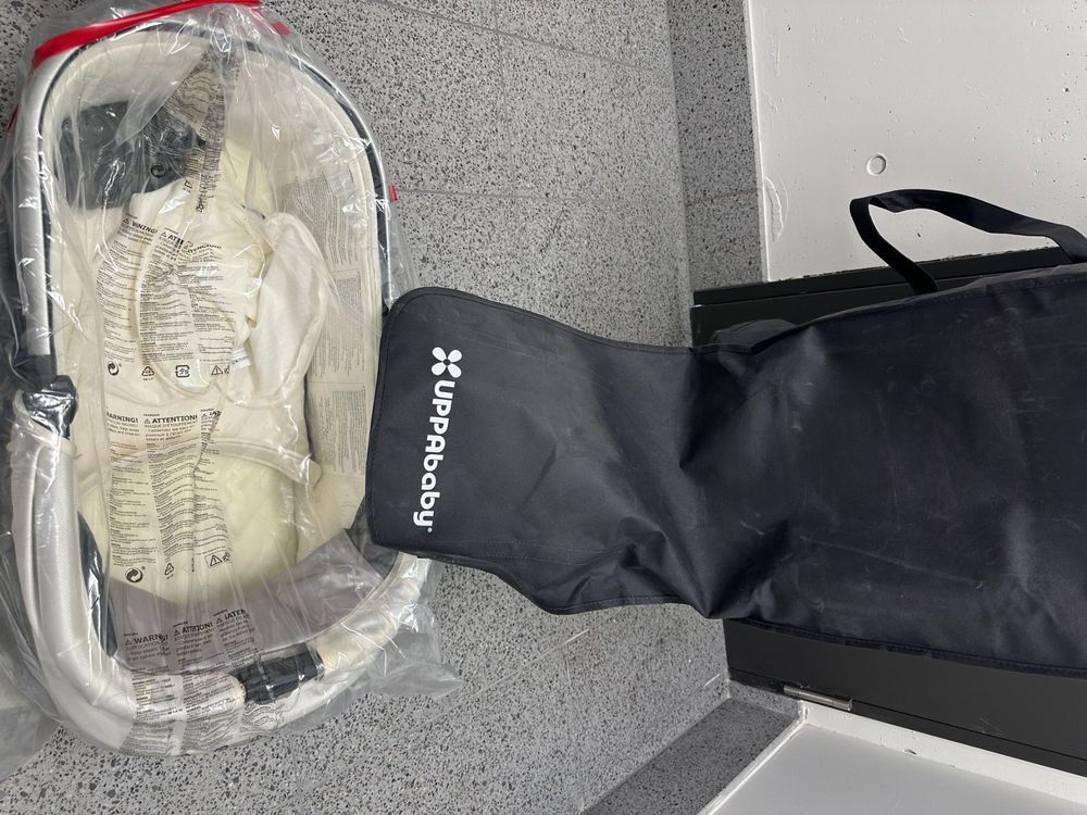 Uppababy Vista with Toddler Seat and Bassinet 6