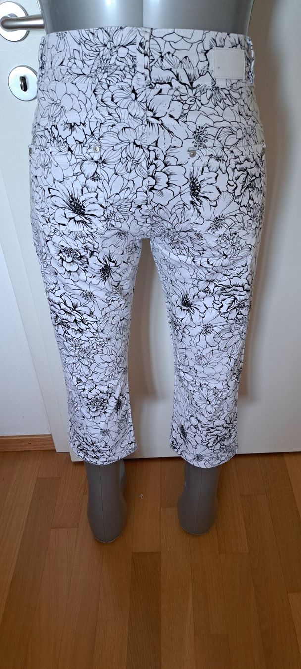 Jeans: Pantacourt / capri, jeans blanc-noir – Nuovo (secondo la descrizione) da Lussery-Villars venduto da pousinete02 1