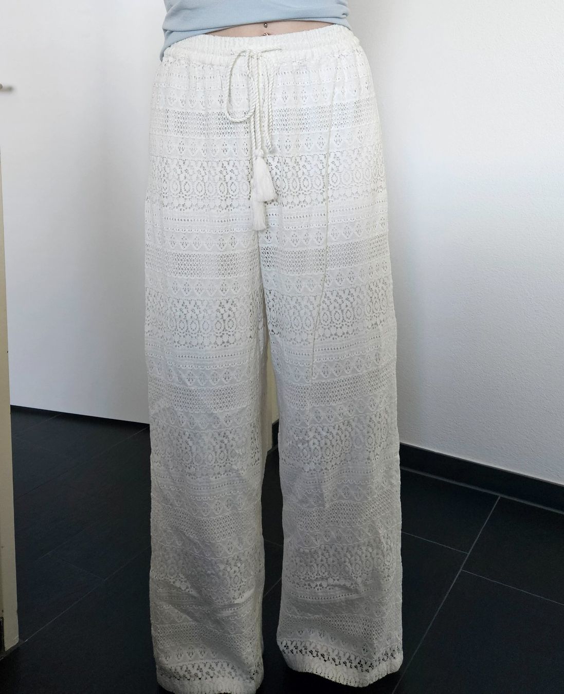 Vero Moda Hosen: Schöne weisse gemusterte Sommerhose Gr. S – Gebraucht aus Hettlingen von Leaena279
