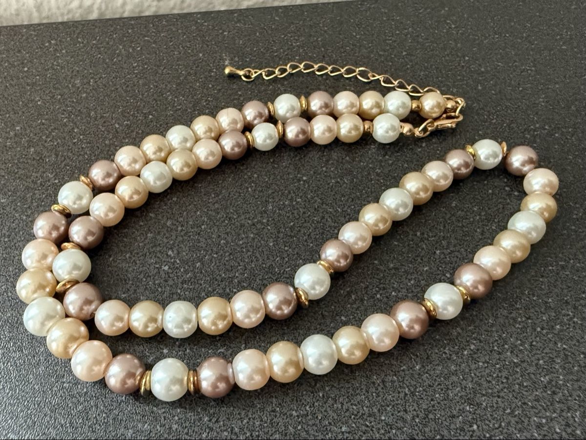 Catenine: Vintage Cremefarbene und rosa Perlenkette – Usato da Lamone venduto da LaCantinaMagica