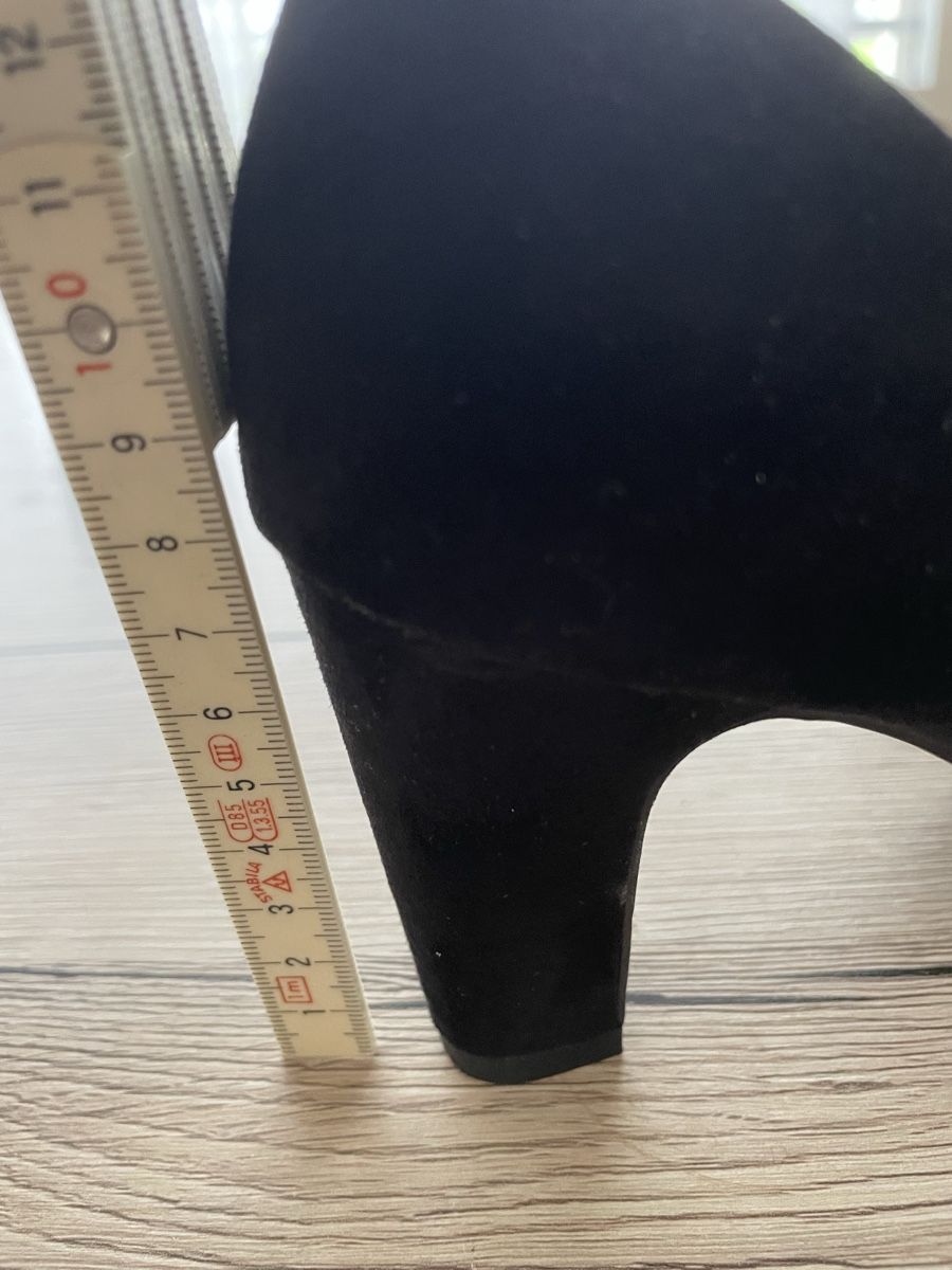 Tamaris Scarpe da donna: Schwarze Tamaris Pumps, Gr. 35 – Usato da Oberwil BL venduto da Petermib 4