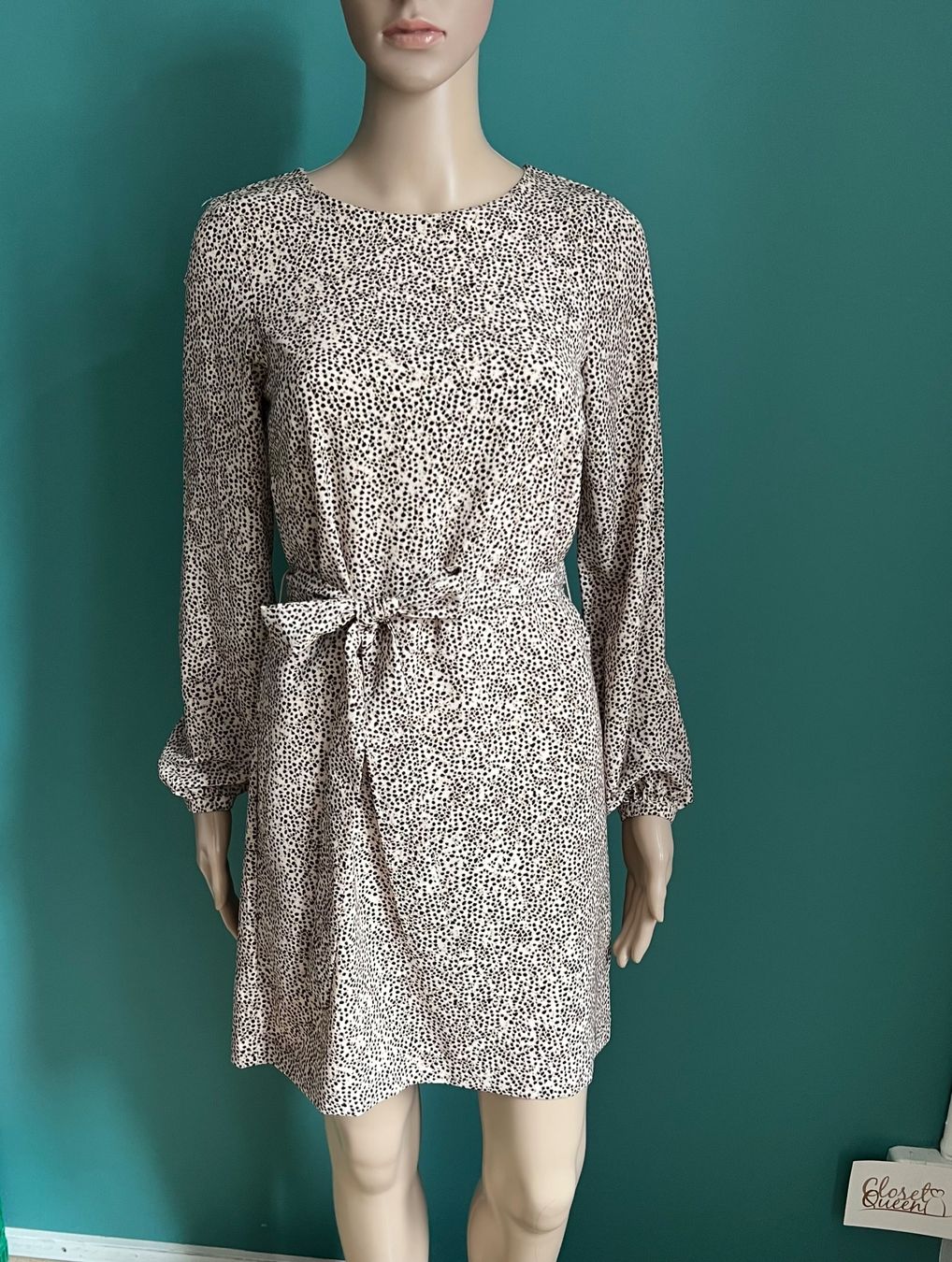 H&M Kleider: gemustertes Kleid 🤎 – Gebraucht aus Zürich von ClosetQueen