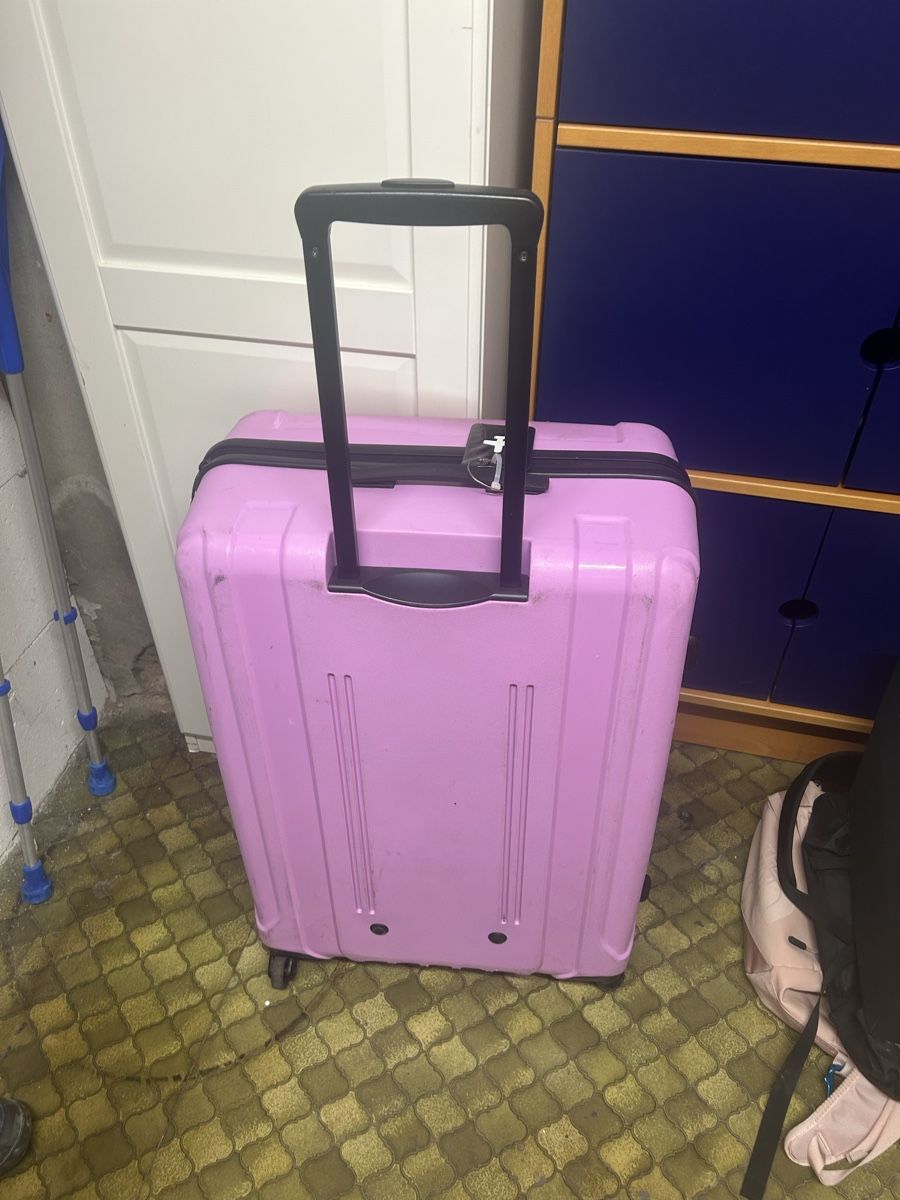 Valises de voyage: Toller Koffer – D'occasion à Allschwil par selake990673 2