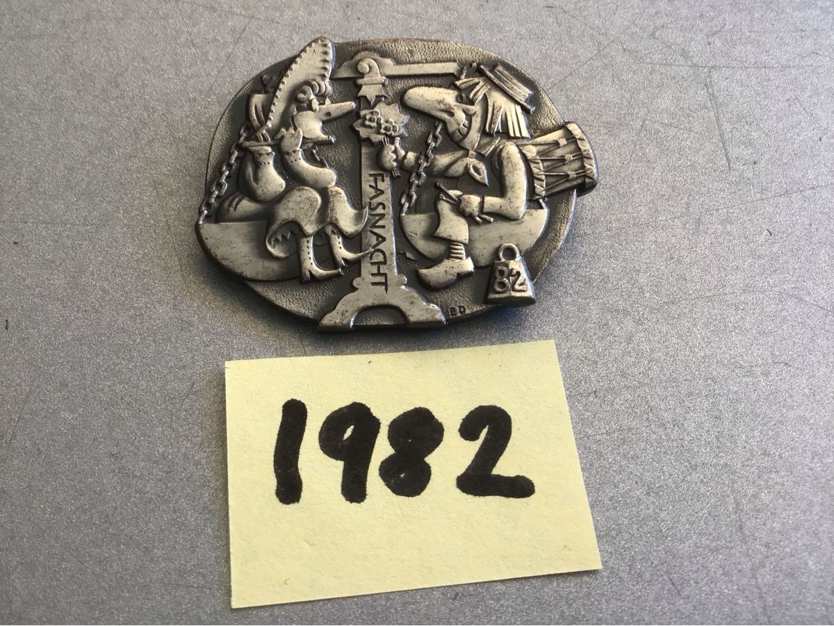 Basler Placchette & Badge: Baslerfasnachtsplaketten 1982 Silber – Usato da Arlesheim venduto da printz01