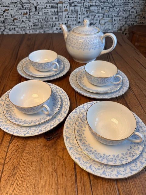 Set di piatti: Teeservice, 1950 – Usato da Hindelbank venduto da vey_t 1