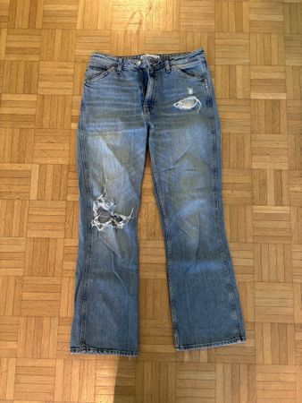 Distressed Flare Jeans - Trendy Denim for autumn!