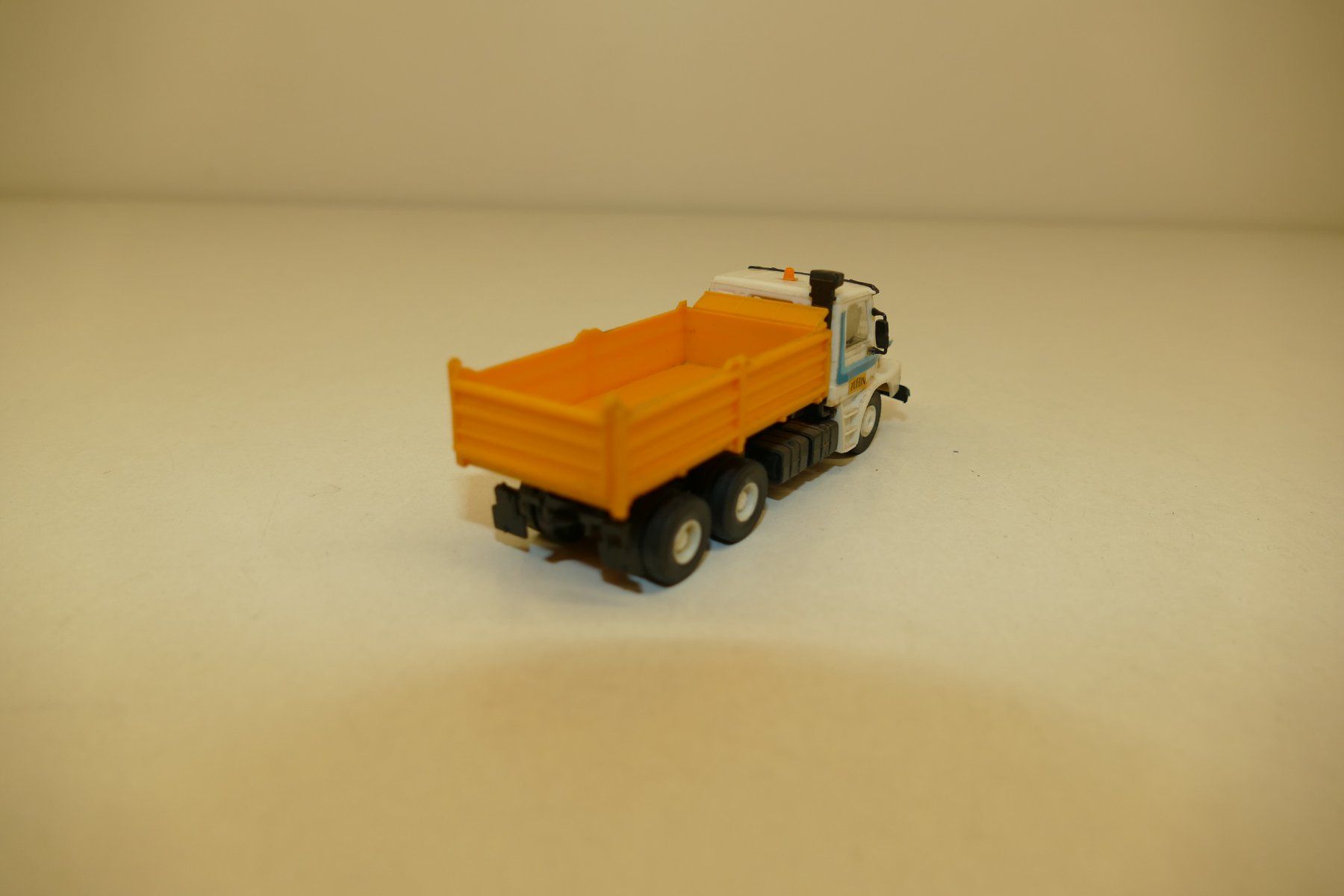 Kibri Modellini di ferrovie: Kibri H0: Scania 142E Muldenkipper – Usato da Niederhasli venduto da Flash32 2