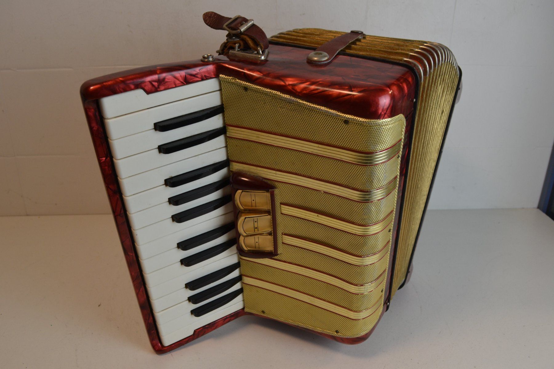 Hohner Musikinstrumente: Akkordeon chromatisch Hohner Concerto I – Gebraucht aus Zürich von Brockito 5