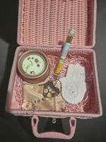 Confezione regalo, valigetta rosa con accessori per la casa