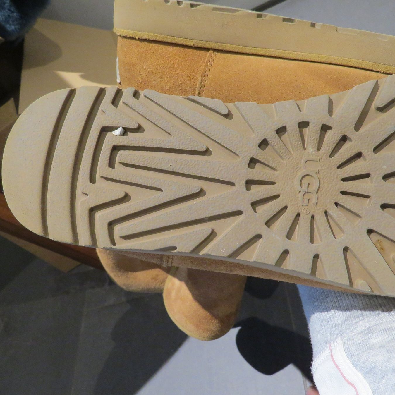 Ugg Scarpe da donna: Ugg Stiefel Grösse 40 Farbe Chestnut – Nuovo (secondo la descrizione) da Einsiedeln venduto da rotgypsy1969 3