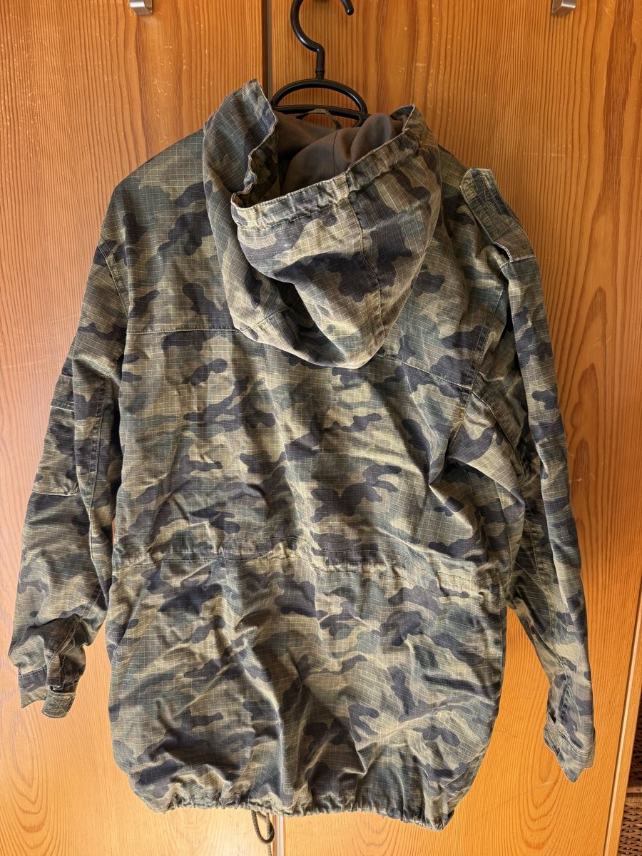 Urban Outfitters Jacken: Camouflage print parka jacket  – Gebraucht aus Zermatt von sar_cz7k 1