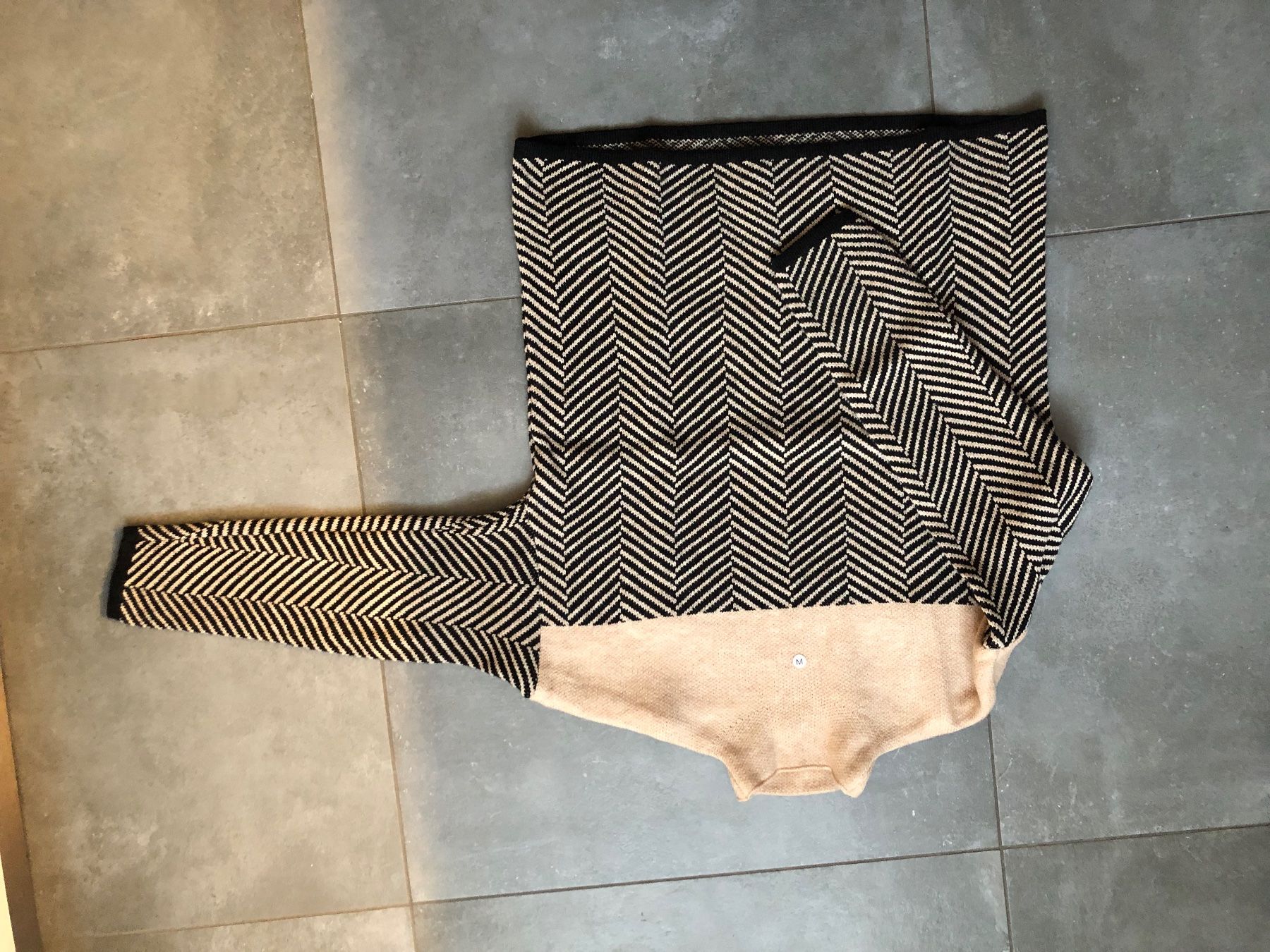 Maglioni & Felpe: Pulls – Nuovo e nell'imballaggio originale da La Chaux-de-Fonds venduto da Trogir 1