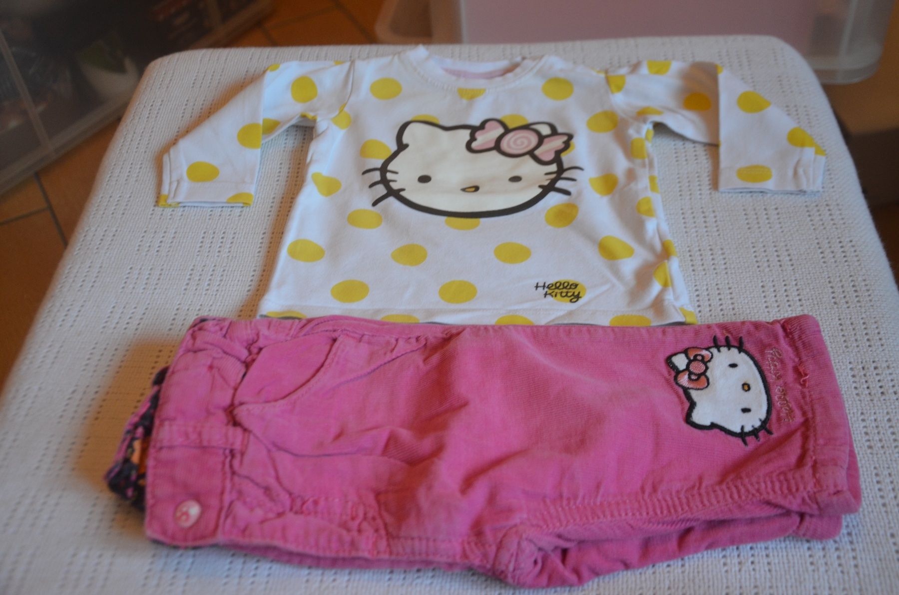 Lotti & Set di vestiti: TAILLE 62 HELLO KITTY – Usato da Chiasso venduto da Dolly015