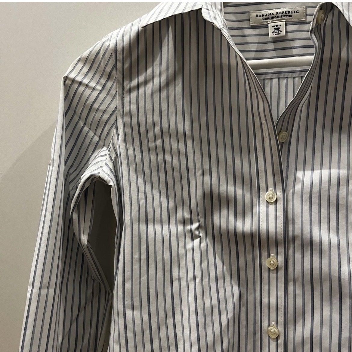 Banana Republic Blusen: STRIPED FITTED BLOUSE SHIRT – Gebraucht aus Genève von toandfrom 1