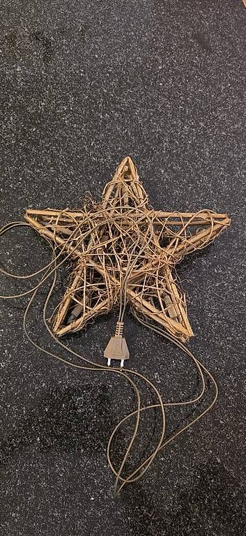 Ghirlande e barre luminose: Lichterketten und Lichterstern – Usato da Volketswil venduto da JaMiLeAn 4