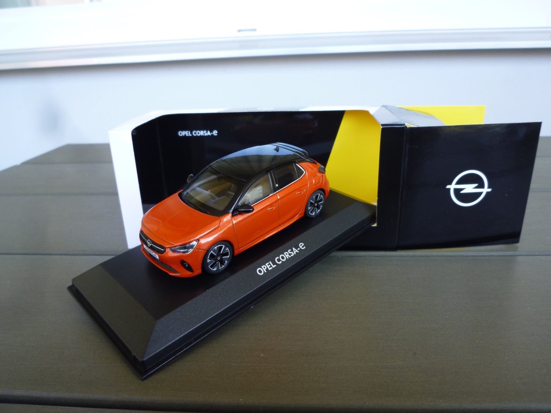 Opel Modellautos: Opel Corsa-e – Neu und originalverpackt aus Flawil von Imperiosud