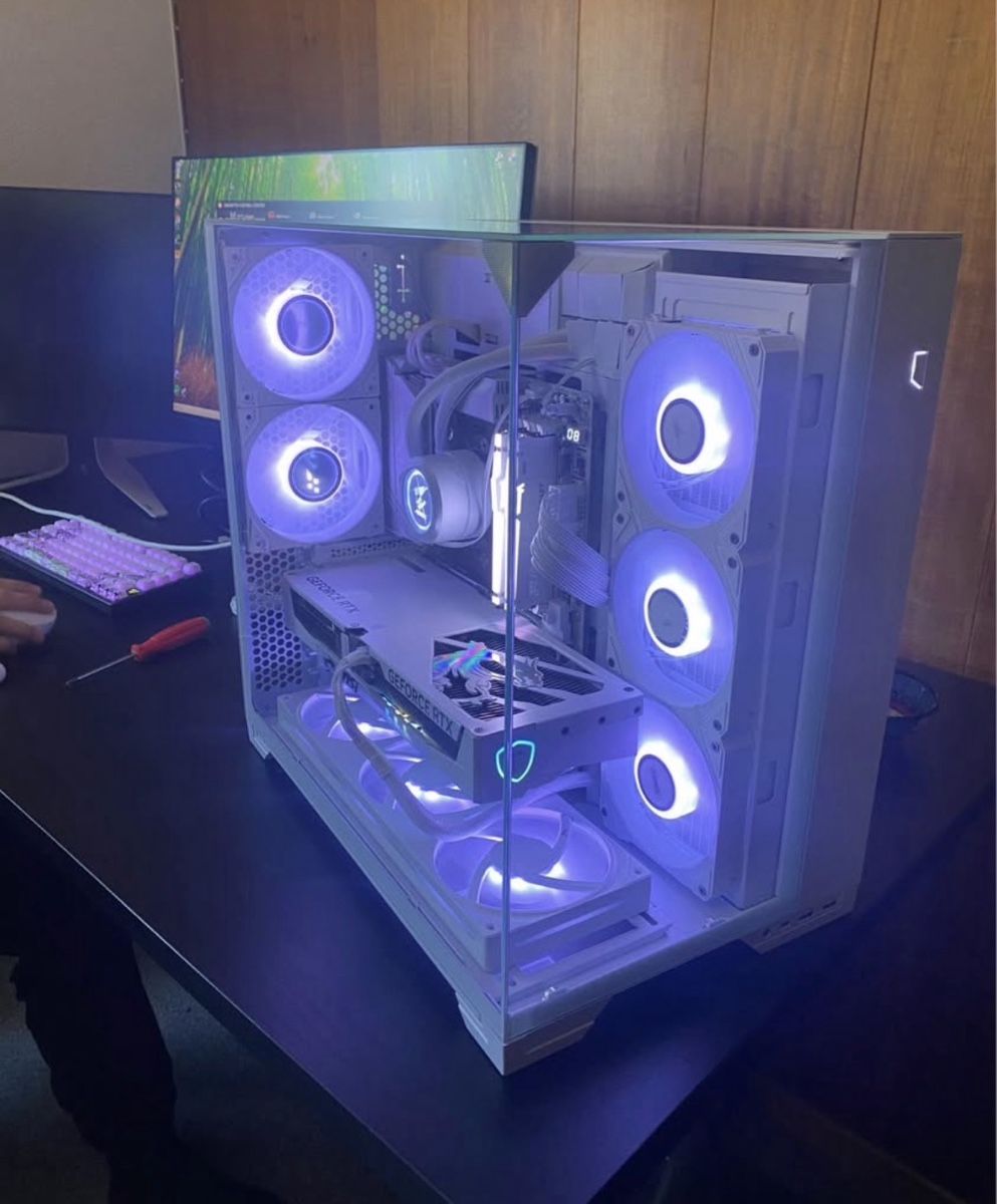 PC: Gaming PC full white 5070 TI – Nuovo (secondo la descrizione) da Wienacht-Tobel venduto da Jrity 1