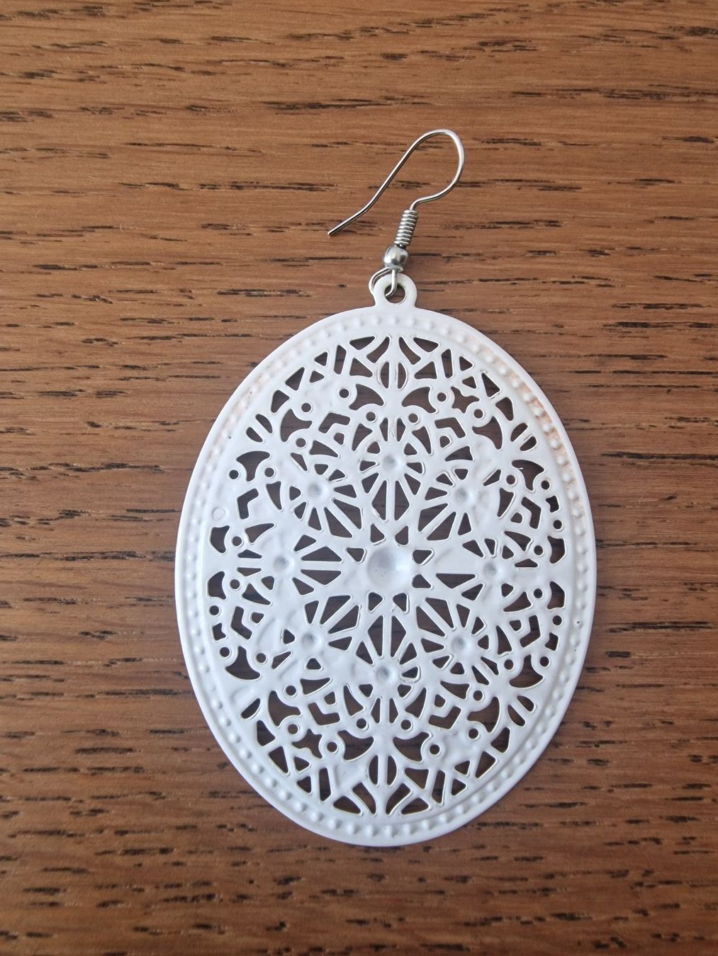 Orecchini pendenti & Orecchini a lobo: Ein Ohrring oval weiss filigran – Nuovo (secondo la descrizione) da Meierskappel venduto da HeartWear
