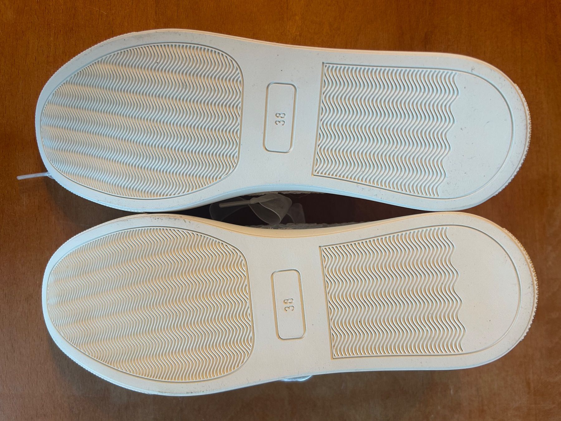 Scarpe da donna: Hochzeitsschuhe Grösse 38 ungetragen – Nuovo e nell'imballaggio originale da Burgdorf venduto da SalomeZuberbuehler 1
