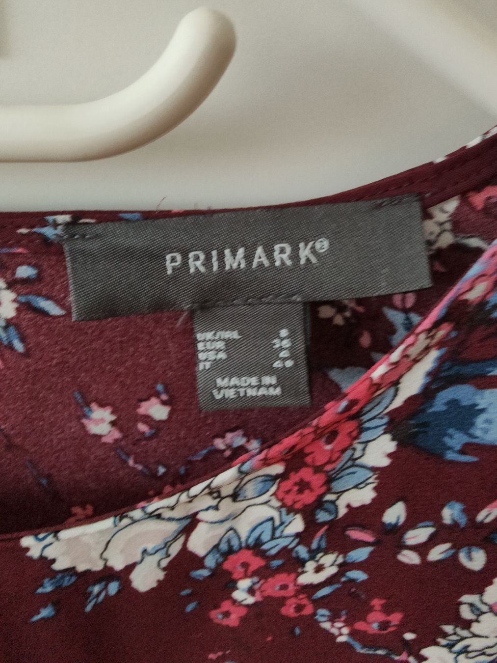 Lotti di vestiti: Kleiderpaket Bluse mit Blumenmuster, Grösse XS oder 36 – Usato da Altdorf UR venduto da fga_8v2t 7