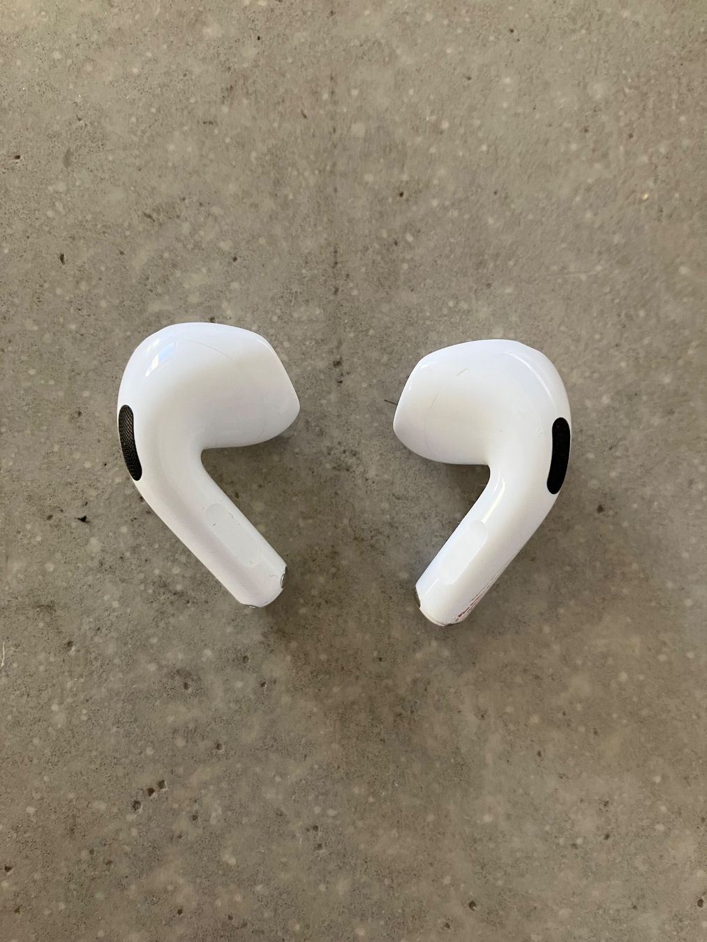 Apple Kopfhörer: APPLE Air Pods 4 – Gebraucht aus Lausanne von mr.v 7