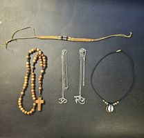 Lot 5 Colliers et Bracelets
