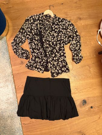Schickes Party Outfit Bluse mit Blumen & Minirock, Gr. 38