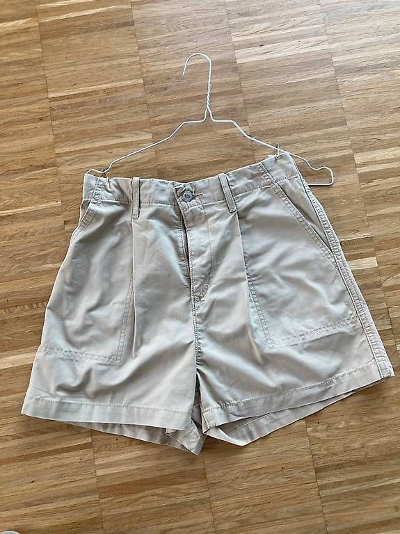 Jeans: Levis Shorts beige – Gebraucht aus Zürich von rundeshaus1