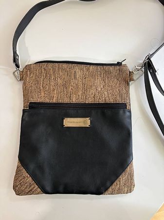 Handgemachte Umhängetasche aus Kork & Kunstleder