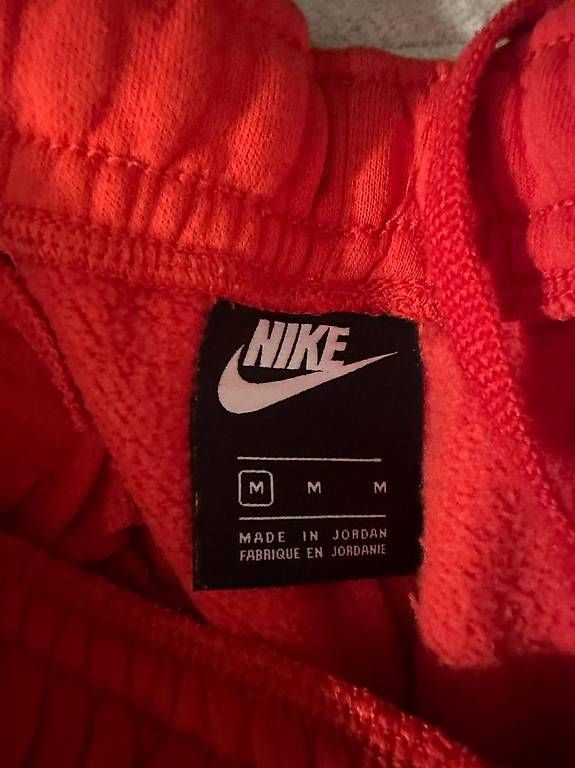Pantaloni: Nike Hose in Rot, Gr. M – Usato da Aarburg venduto da DonjetaK 1