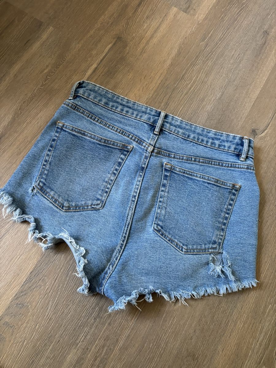 Zara Hosen: Kurze Zara Shorts in hellblau Grösse 40 – Gebraucht aus Einsiedeln von sab_g2v5 2