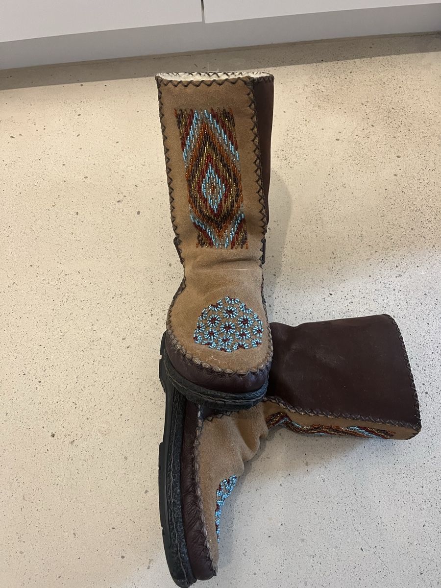 Scarpe da uomo: Winterstiefel, Gr. 38, Echtleder mit Perlenmuster, Top! – Nuovo (secondo la descrizione) da Richterswil venduto da j.zehnder 1